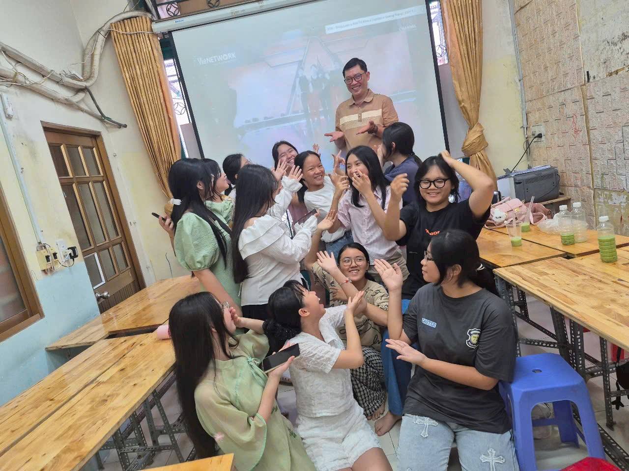 Lớp học vui vẻ