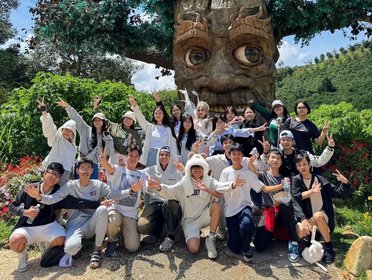 Học hết sức, chơi hết mình                                                                                                                                                                                                                                     